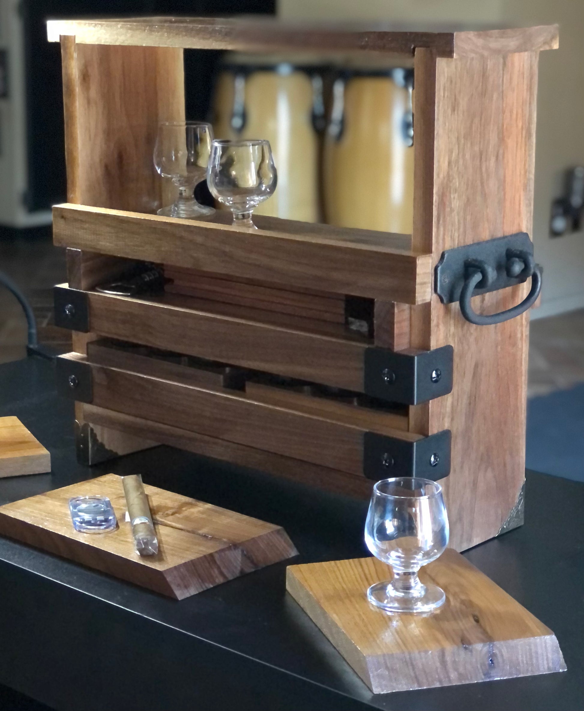 FLIGHT LOUNGE” Portable Wine/Shot glass and cigar party rack